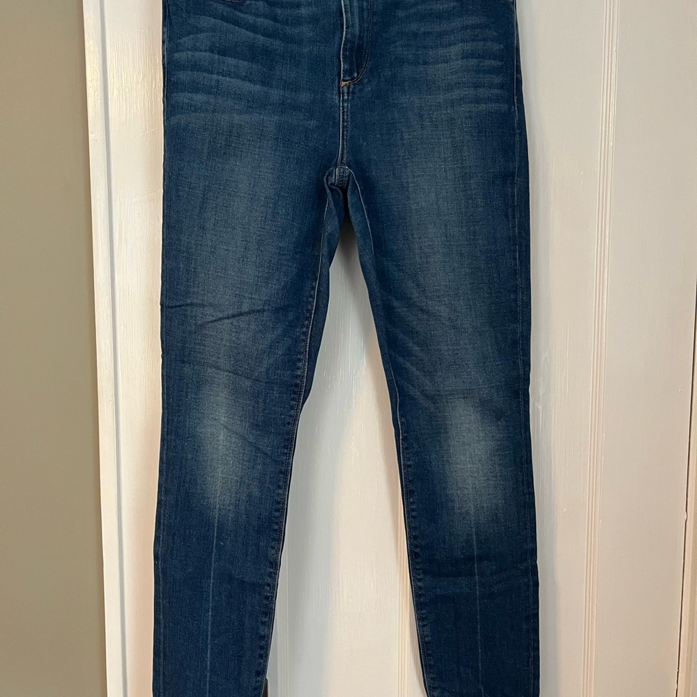 Lucky Brand Medium/Dark Blue Skinny Jeans, size 8/29